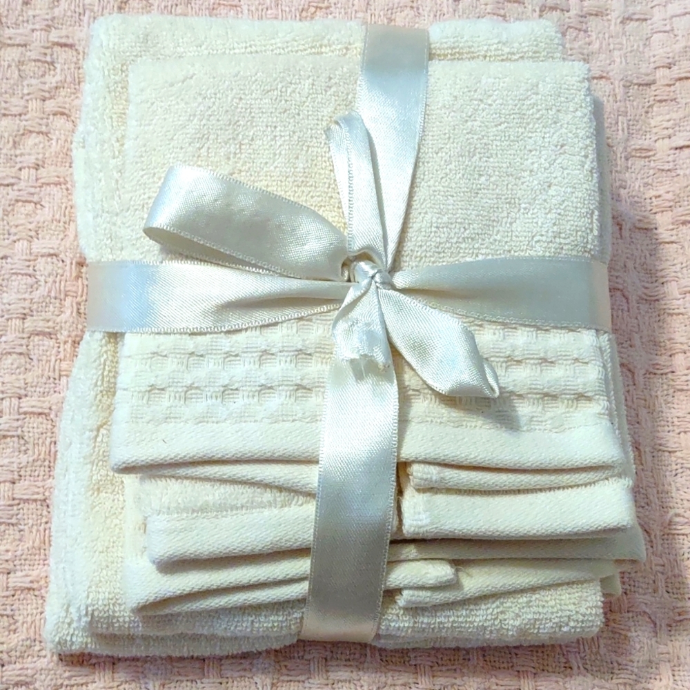 NWOT Huntington Home hand towels, wash rags in cream.